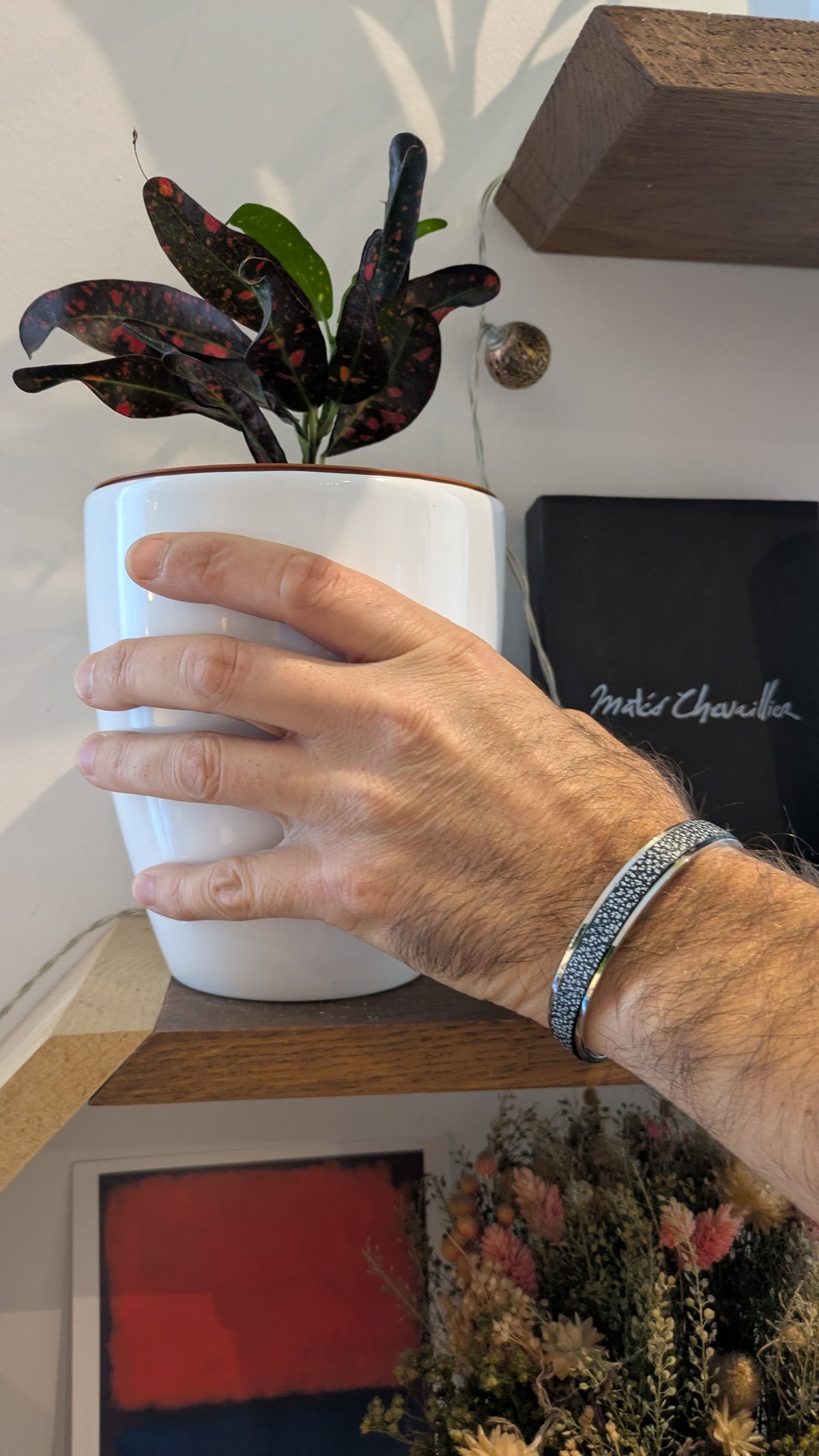 Nouveau bracelet Jacky argenté en cuir noir fantaisie tacheté d’argent, avec extrémités arrondies, création Marie Batignolles.